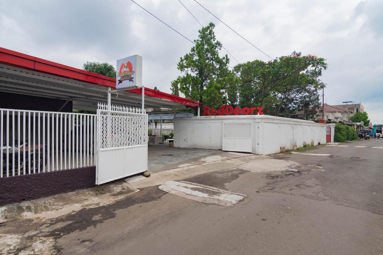 Reddoorz Plus @ Pakuan Residence Tajur بوكور المظهر الخارجي الصورة